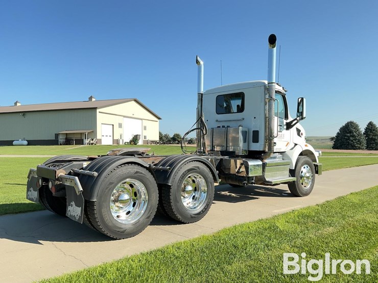2019-peterbilt-567-image-5