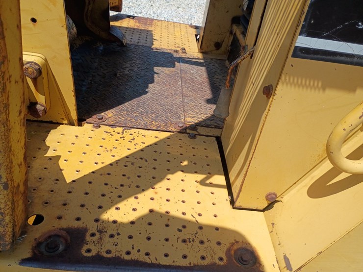 caterpillar-d4c-image-21