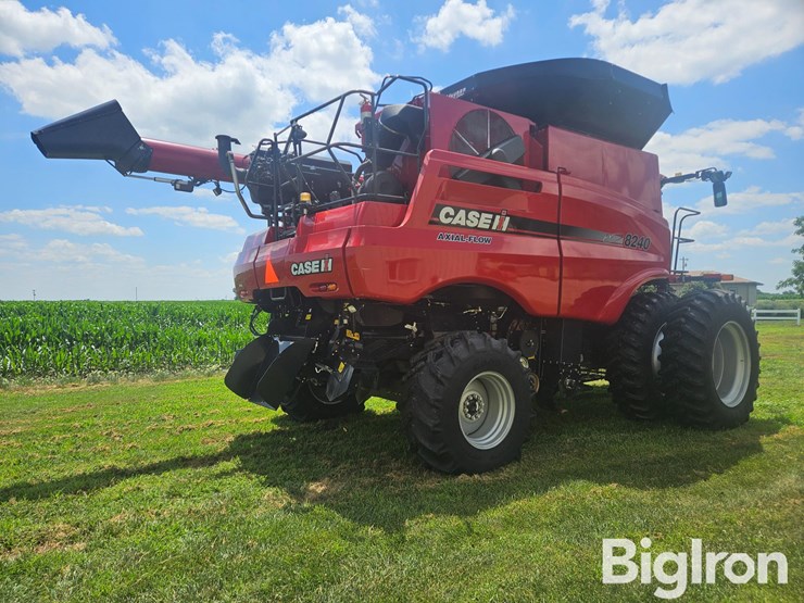 2017-case-ih-8240-image-5