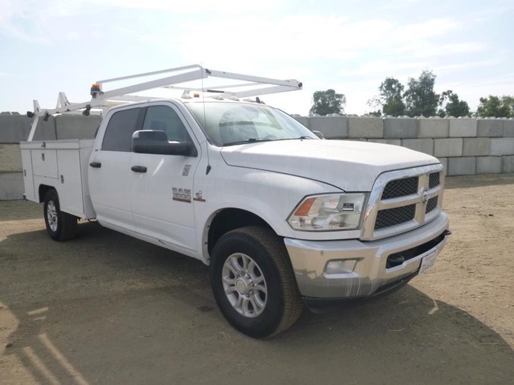2016-dodge-ram-3500-image-3