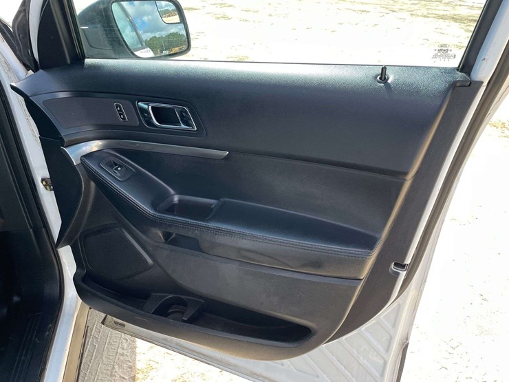 2017-ford-explorer-image-17