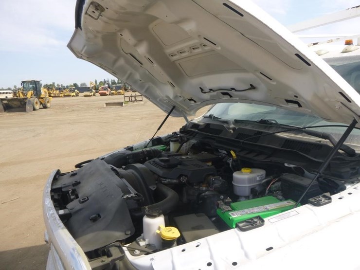 2016-dodge-ram-3500-image-29