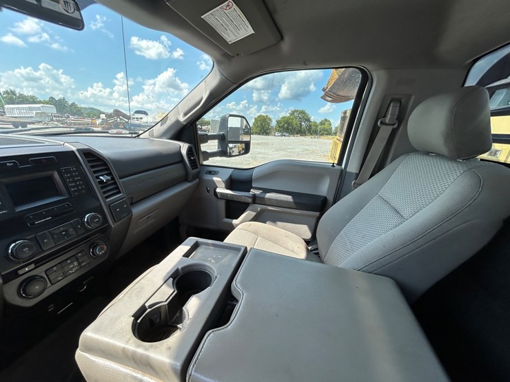 2017-ford-f550-image-8