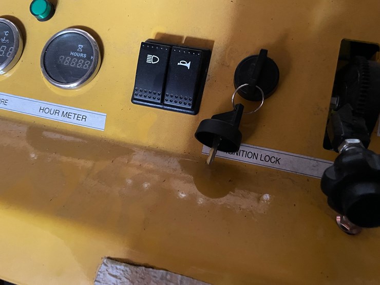 #9732-•-land-hero-mini-skid-steer-loader-image-14