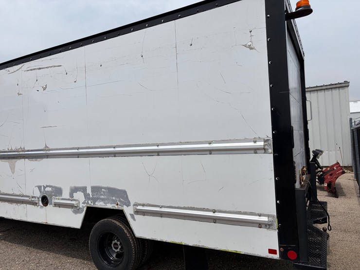 2010-gmc-3500-image-5