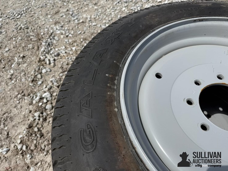 galaxy-9-22.5-tires-on-kinze-8-bolt-wheels-(bid-per-unit)-image-6