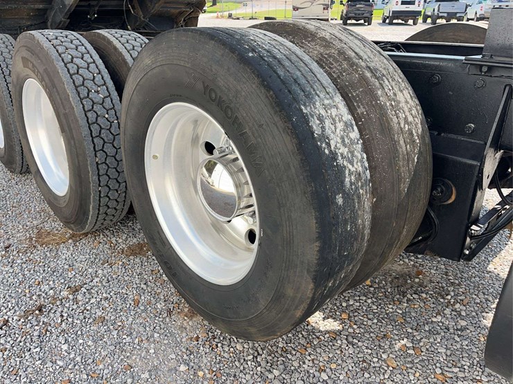 2019-kenworth-t8-series-dump-truck-image-20