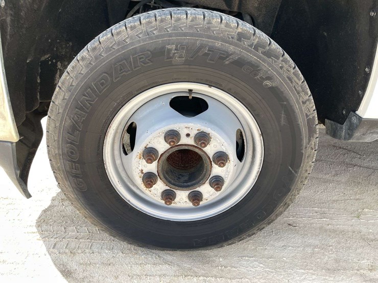 2017-chevrolet-silverado-3500-image-19