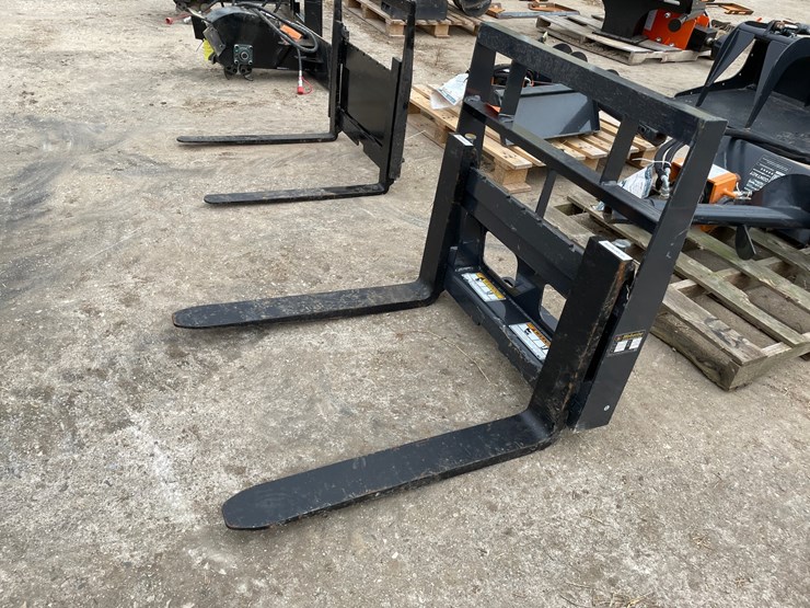 #9785-•-mini-skid-steer-pallet-fork-attachment-image-4