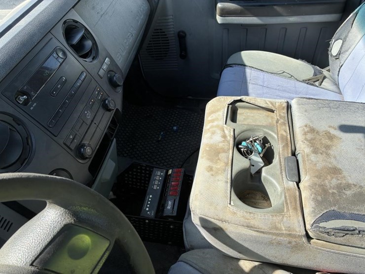 2011-ford-f350-image-16