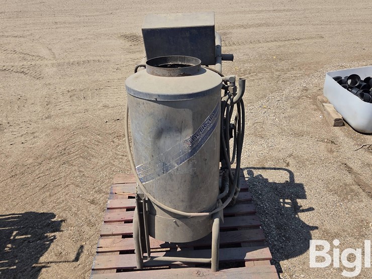 american-made-cleaners-hot-water-pressure-washer-image-6