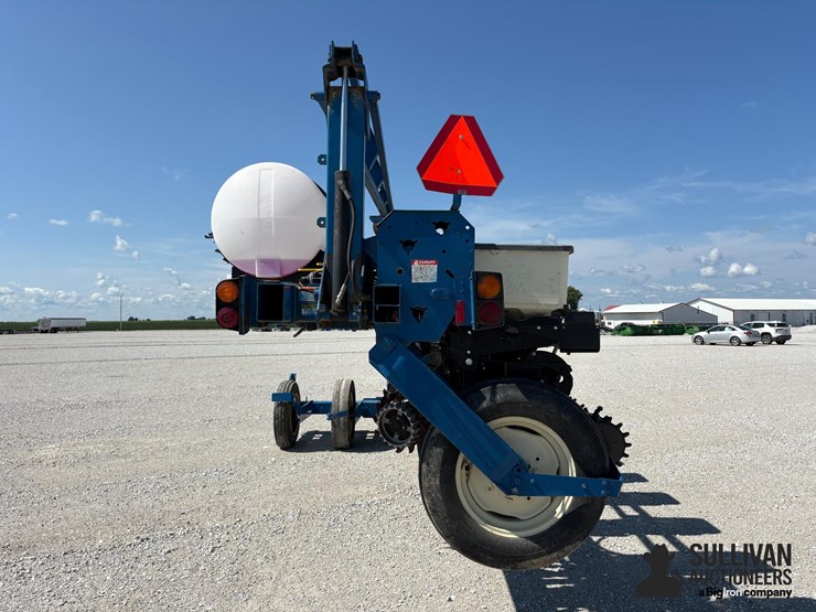 1995-kinze-2600-image-6