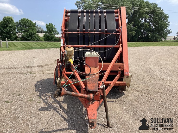 hesston-5600-image-2