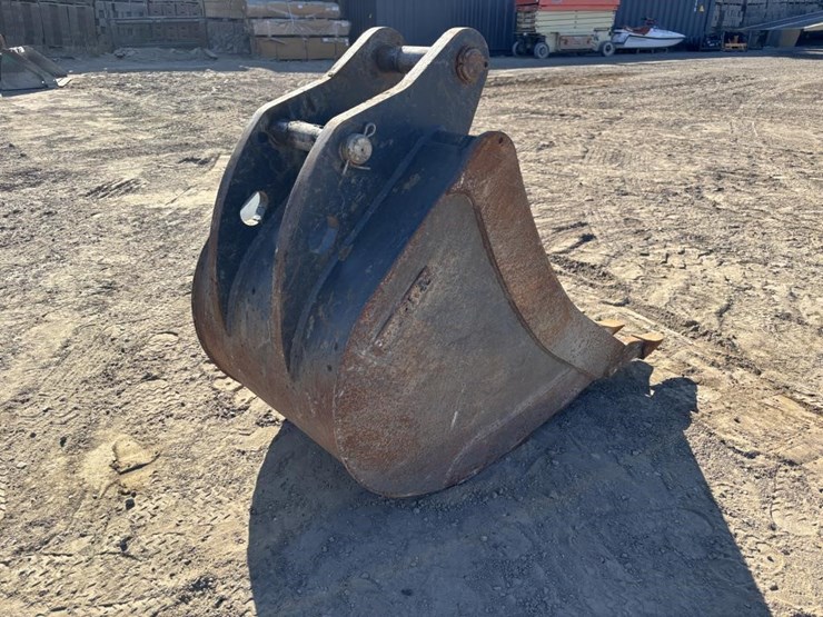 24"-central-fabricators-backhoe-bucket-image-3