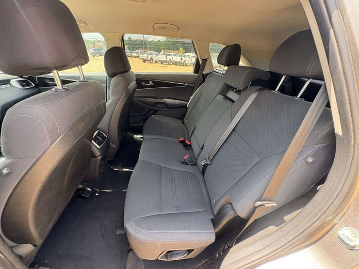 2017-kia-sorento-image-19