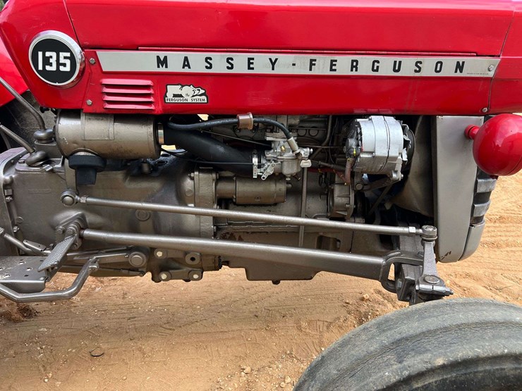 massey-ferguson-135-image-23