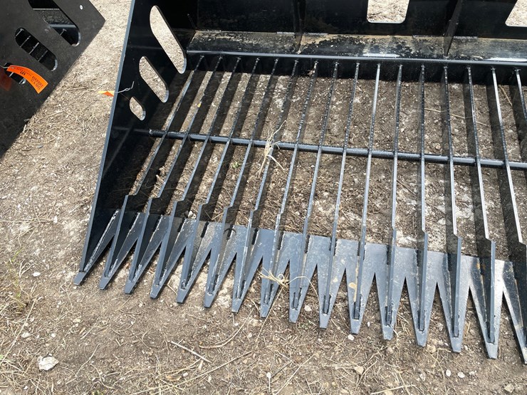 #9811-•-wolverine-72"-rock-bucket-attachment-image-7
