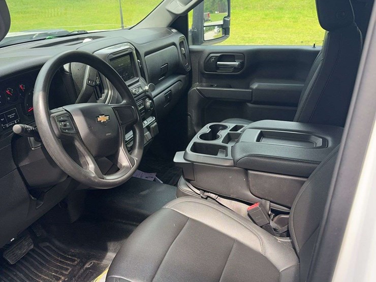 2020-chevrolet-silverado-4-x-4-truck-image-11