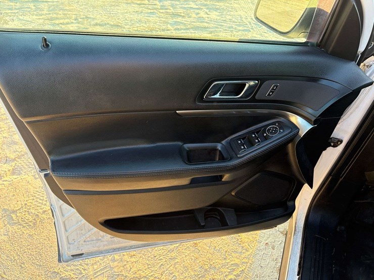 2018-ford-explorer-image-11