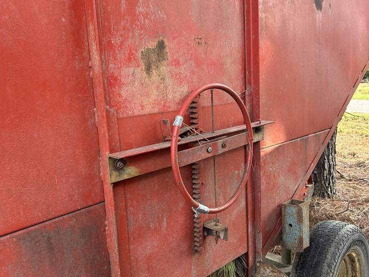 gravity-flow-wagon-image-4
