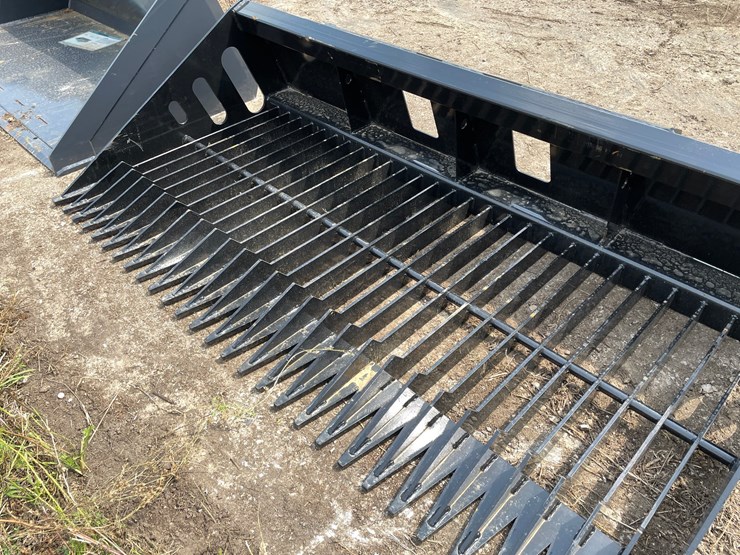 #9812-•-wolverine-78"-rock-bucket-attachment-image-8