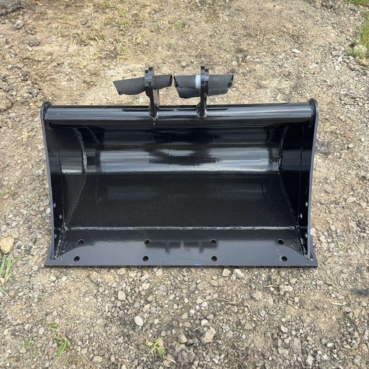 22” W Mini Excavator Mud Bucket - Model ZL-11