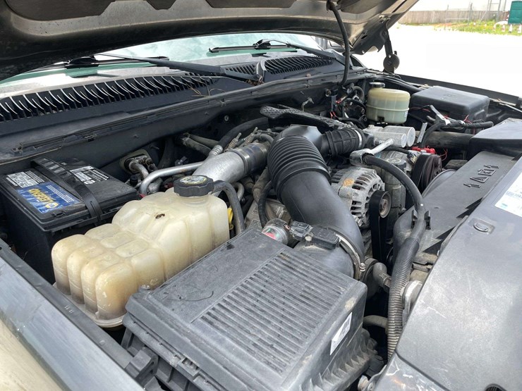 2002-chevrolet-silverado-2500-image-8