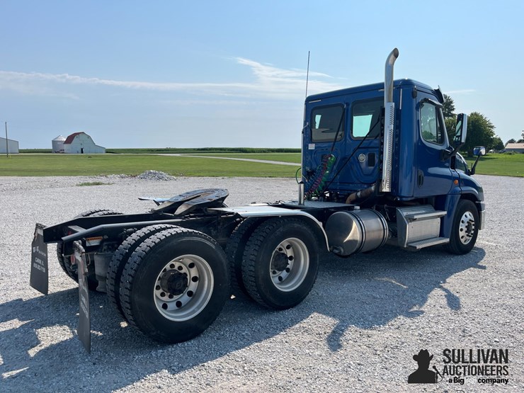 2015-freightliner-cascadia-125-image-4