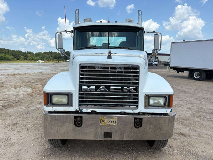 2005-mack-chn613-image-6