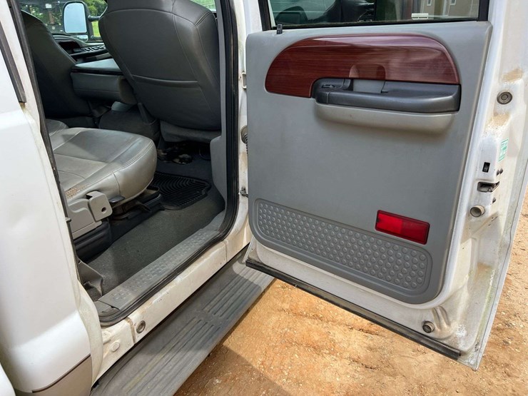 2005-ford-f350-image-42