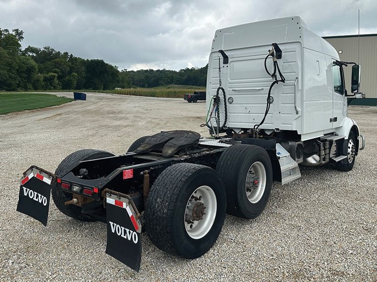 2020-volvo-vnr640-image-2