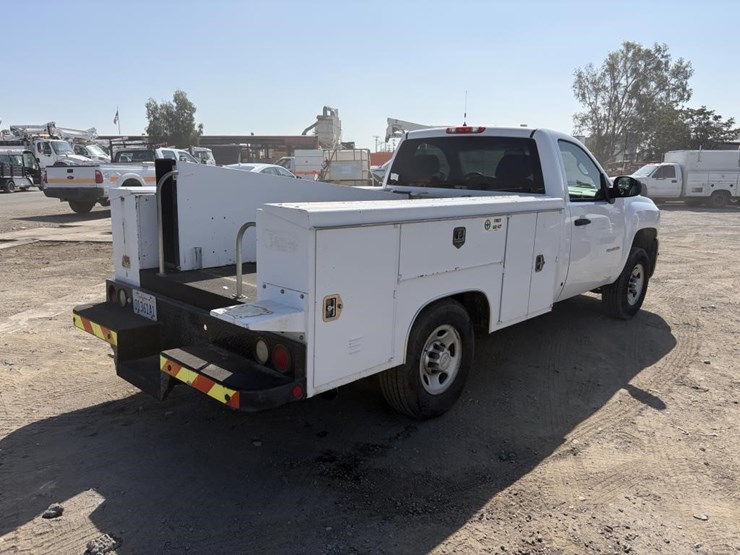 2010-chevrolet-silverado-2500-image-3