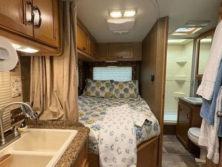 2015-ford-e350-image-27