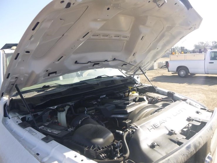 2016-dodge-3500-image-27