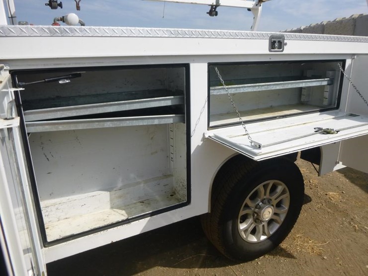 2016-dodge-ram-3500-image-15