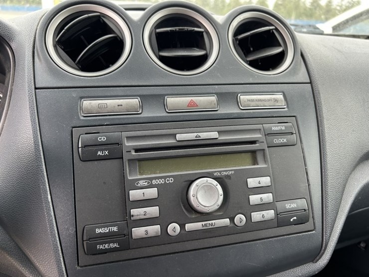2010-ford-transit-connect-image-22