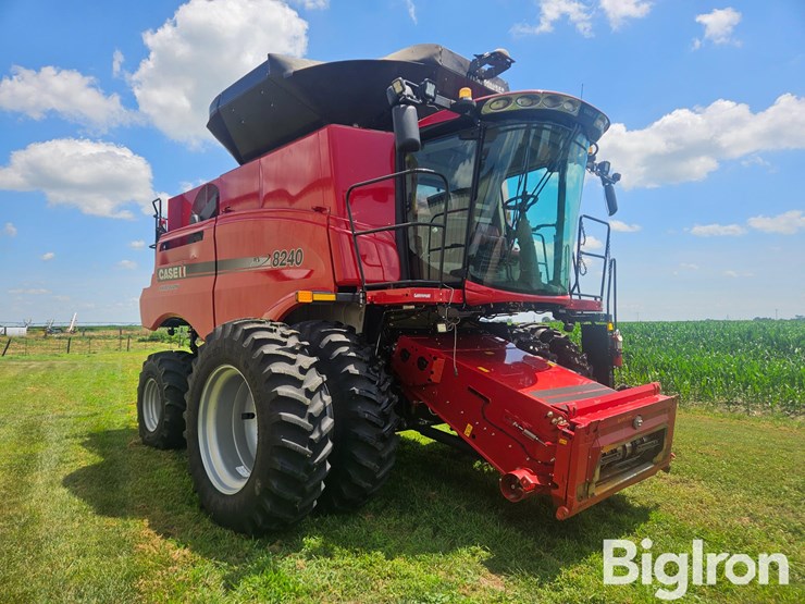 2017-case-ih-8240-image-3