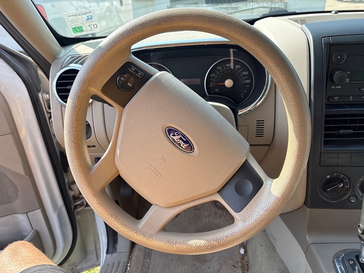 2006-ford-explorer-image-12