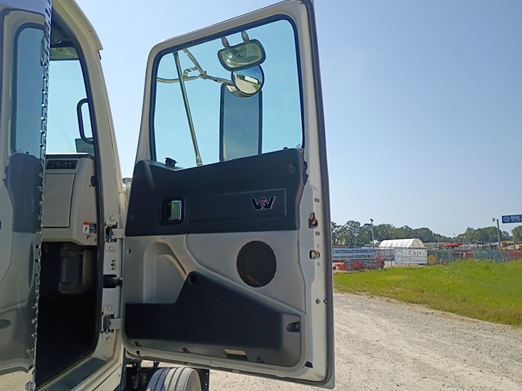 2014-western-star-4900-image-47