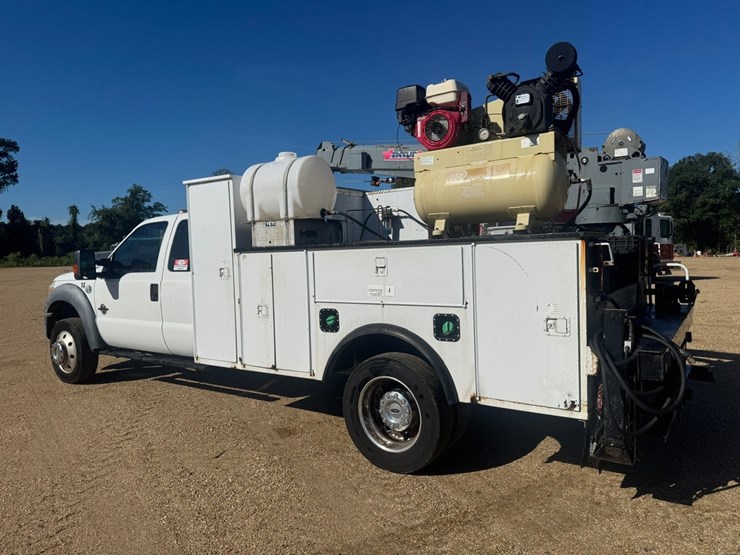 2011-ford-f550-image-4