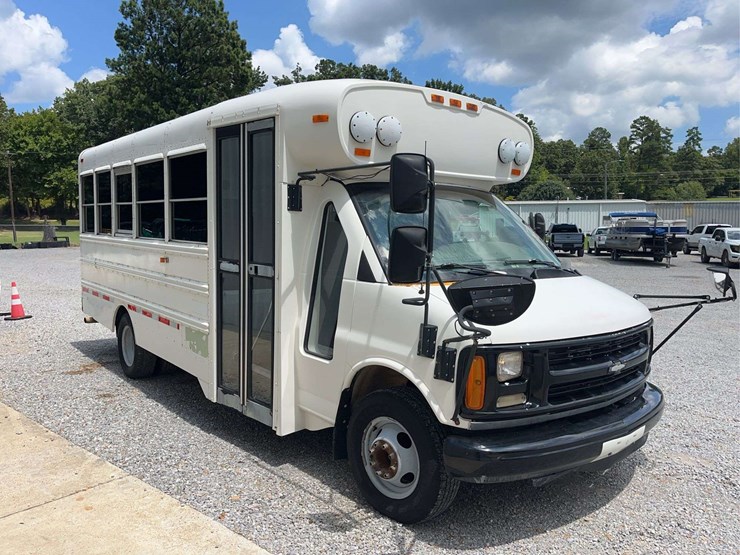 2001-chevrolet-express-bus-image-4