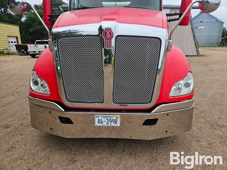 2015-kenworth-t660-image-10