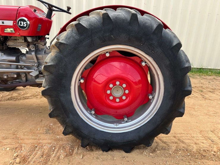 massey-ferguson-135-image-15
