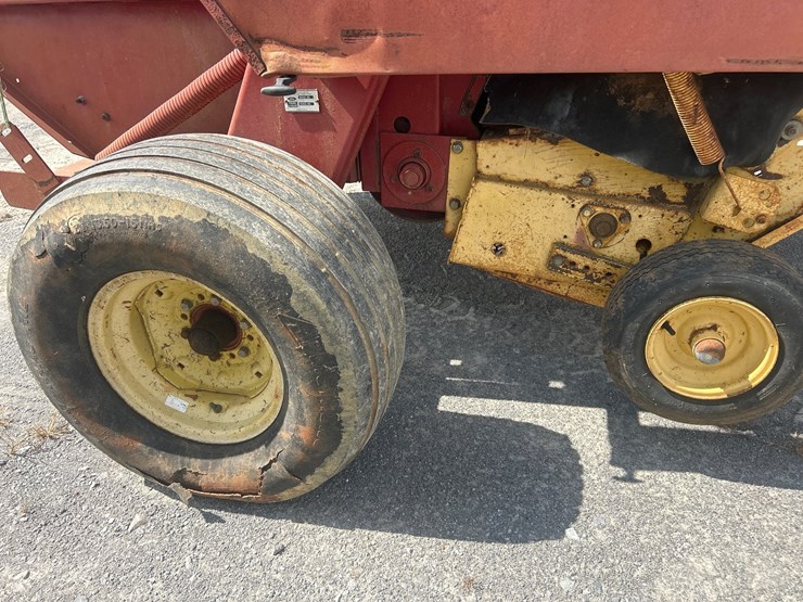 new-holland-650-image-6