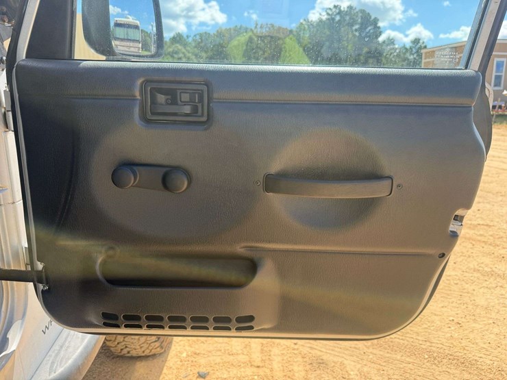 2003-jeep-wrangler-image-16