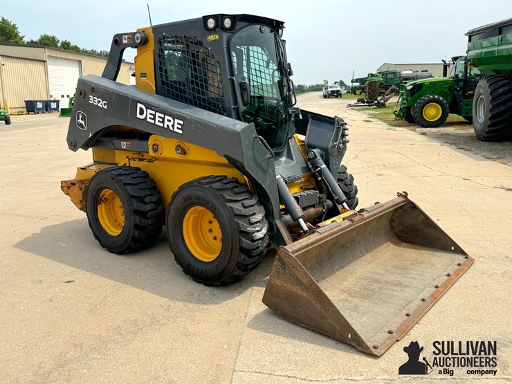 2017-deere-332g-image-3