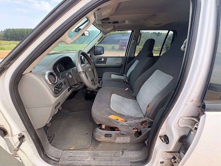 2005-ford-expedition-image-12