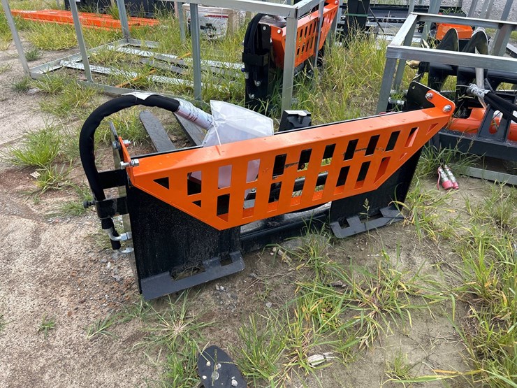 #43-•-48”-hydraulic-skid-steer-pallet-forks-image-2