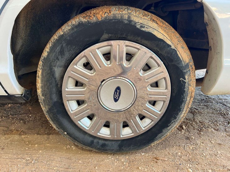 2004-ford-crown-vic-(211,135-miles)-image-12
