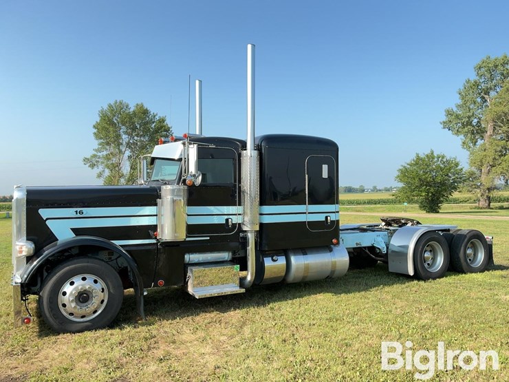 2017-peterbilt-389-image-1